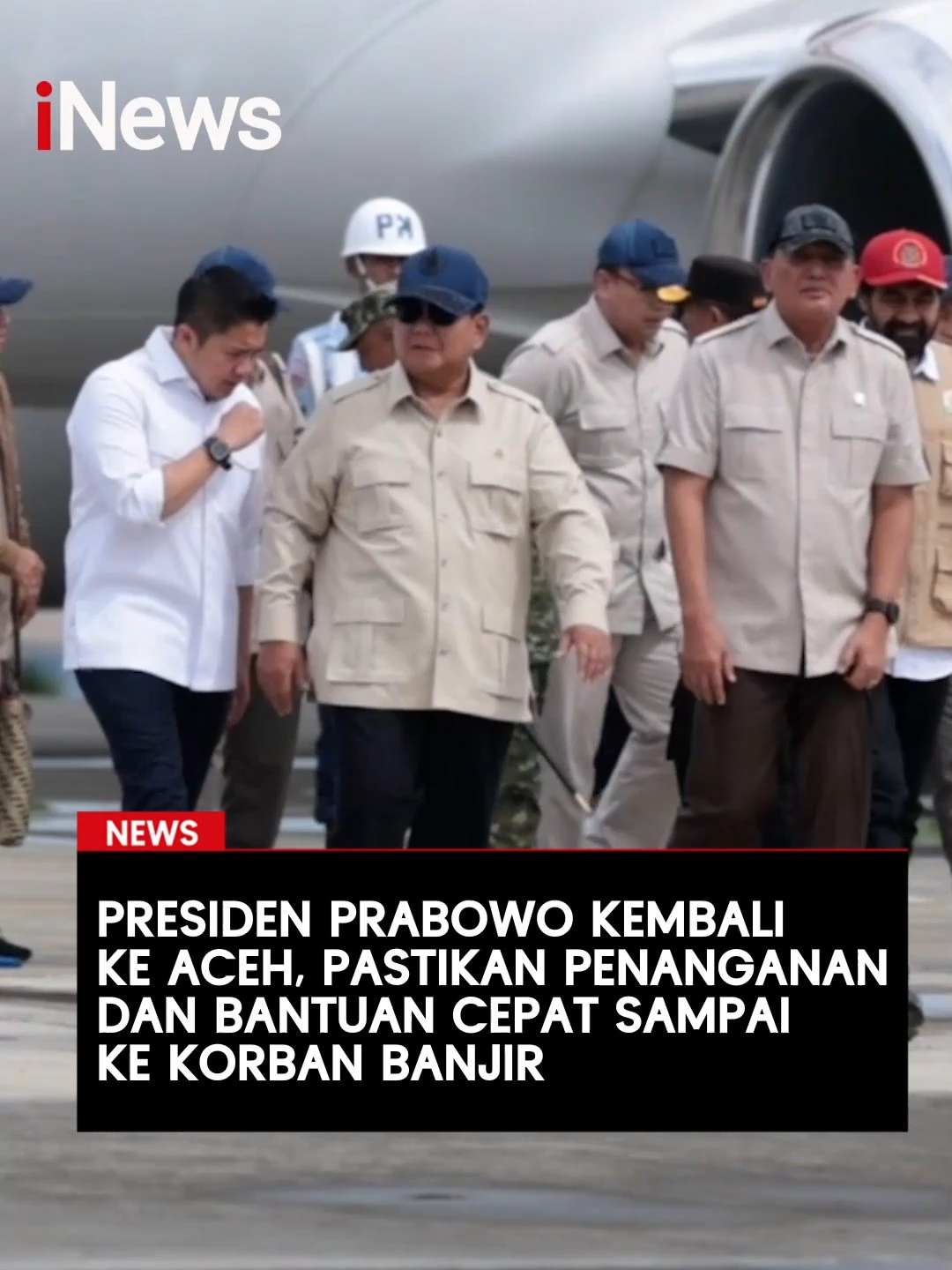 Presiden Republik Indonesia Prabowo Subianto tiba di Lanud Sultan Iskandar Muda pada pukul 10.20 WIB untuk peninjauan langsung kedua kalinya terhadap perkembangan penanganan bencana alam yang melanda sejumlah wilayah Aceh, Minggu (7/12). Prabowo didampingi Menteri Pertahanan Sjafrie Sjamsoeddin, Gubernur Aceh Muzakir Manaf, dan Menteri Perumahan dan Kawasan Permukiman (PKP) Maruarar Sirait. Presiden akan meninjau langsung sejumlah lokasi yang mengalami kerusakan dan terdampak parah akibat banjir, sekaligus memastikan percepatan penanganan darurat dan proses pemulihan di wilayah terdampak. #Presiden #PrabowoSubianto #Aceh #Sumatra