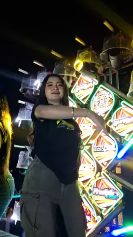 guayeng dek🤪🤙@HESTI METTA R.#karnavalrejoagungplosojombang #trendingvideo #dancer #ceksoundrejoagung 