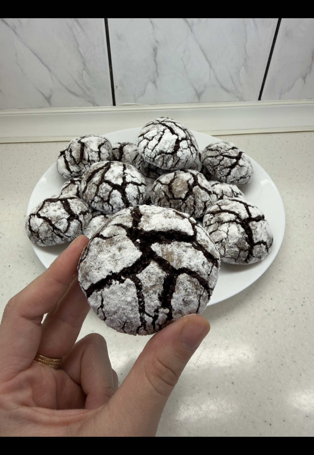 #biscuiticrapati #crinkle #chocolatecrinklecookies #EasyRecipe #dessert 