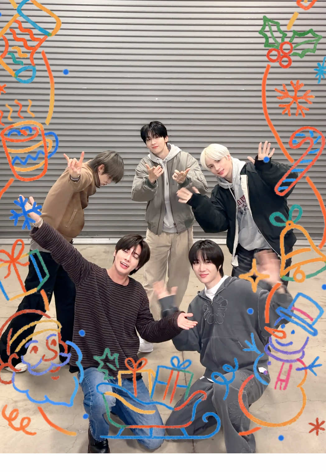 it’s COMINGGGG!!!! ✨❄️💕 #ChristmasMusic #HappilyEverAfter #투모로우바이투게더 #TOMORROW_X_TOGETHER #TXT