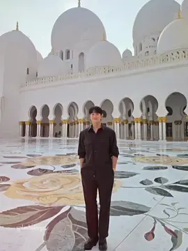 masyaallah akhi 😇 jung haein kunjungi masjid agung syeikh zayed di abu dhabi. #junghaein #fyp 