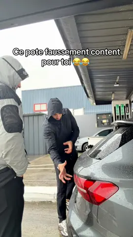 Ce pote faussement content pour toi 😂 #fyp #drole #humour #pourtoi #realcreator