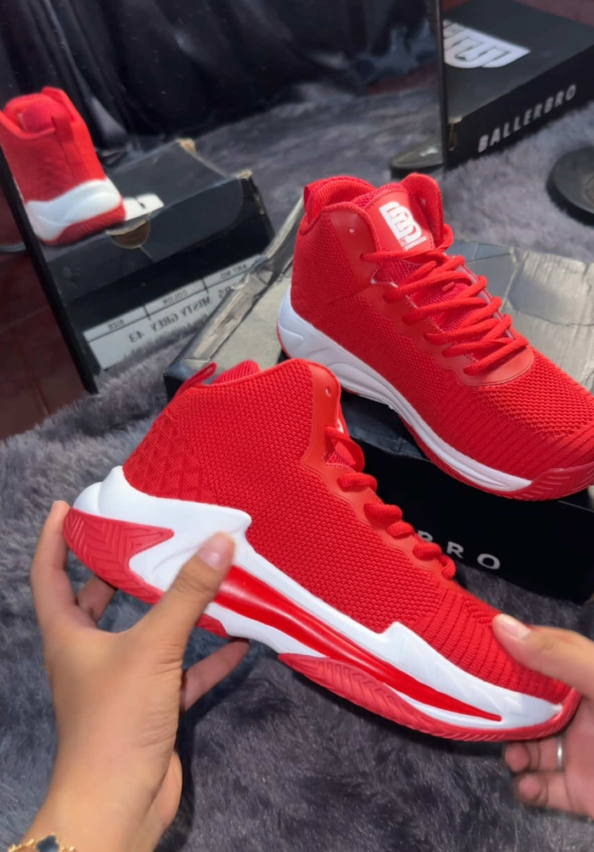 Tampil keren,stylise,berkelas,sepatu basket ballerbro bb3 solusinya❤️‍🔥❤️‍🔥 Bahan sangat ringan,empuk,nyaman dan sudah berdecit di indoor maupun outdoor. Jadi jangan di tunda” lagi buruan di co sekarang juga sebelum kehabisan!!! #sepatubasket #sepatuballerbro #sepatuolahraga 