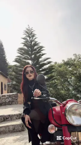 अक्सर आँखा त्यही मान्छेले खोलिदिनै गर्छ जसलाई हामी आँखा चिम्लेरे विश्वास गर्ने गर्छौं !#chahanashrestha7 😣❤️‍🩹🥺#newid 🕊️@𝐂𝐡𝐚𝐡𝐚𝐧𝐚 𝐒𝐭𝐡𝐚🇳🇵 ❤️‍🩹