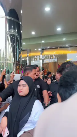 Mamisaaa🥰 #raisa #raisamarie #agz #agzlovefest #agzhariini 