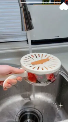 #foryou #tiktok #网购优选  #水果沥水蓝#goodthing  This fruit drain basket is both stylish  and practical-who wouldn’t love it? lni adalah alat yang hebat untuk  mencuci buah-buahan dan sayur- sayuran ，ia sangat mudah.