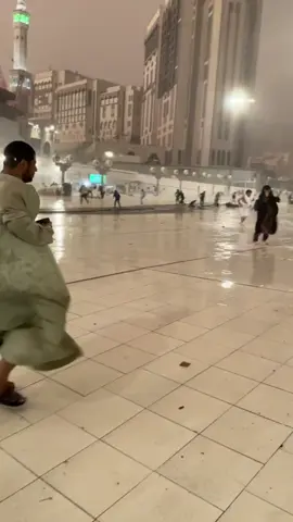 ماشاءالله على #أمطار_الحرم 😭😭#بسم_الله_الرحمن_الرحيم #kaaba #mecca 