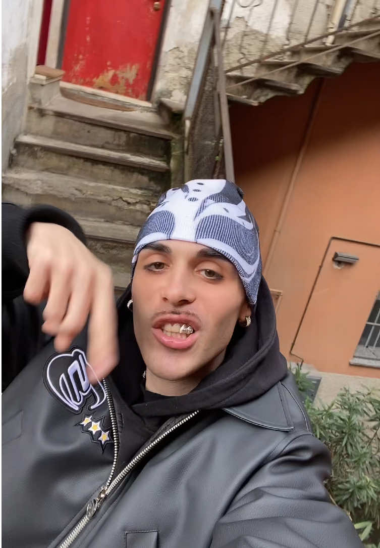 Tornano tutti indietro per odiarci 