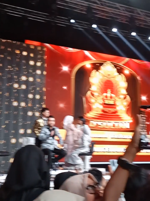 April Cirebon ikutan terharu dan bangga, karena pendukung Tasya kasih d'sultan. #aprilda7 #tasyatanggerang  #da7indosiar #dsultan #da7 