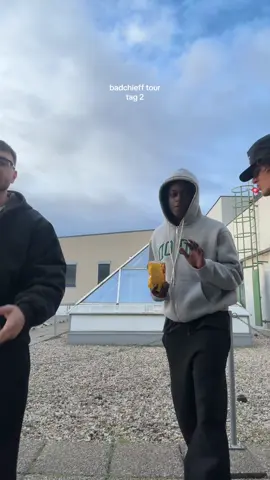 was geht ab wieeeen 🇦🇹 #tour #badchieff #fyp @PLAY @nic @Badchieff 