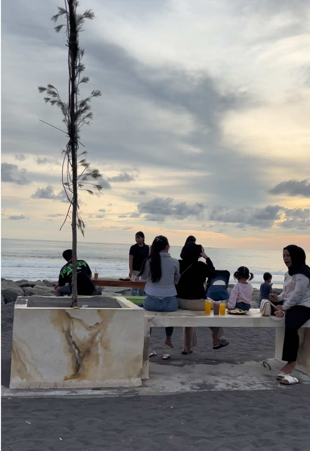 Tongkrongan baru nich 👋 #pantaiselatan #kulonprogo #fyppppppppppppppppppppppp 