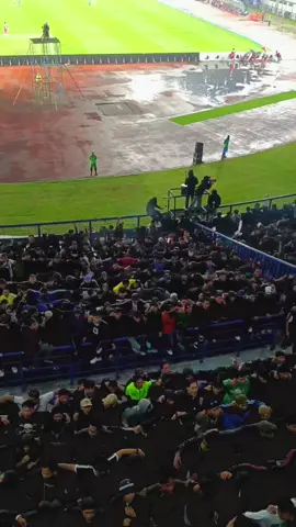 tembok utara☠️ #persibbandung #northerwall #casualoutfits #fyppppppppppppppppppppppp #trendingtiktokvideo 