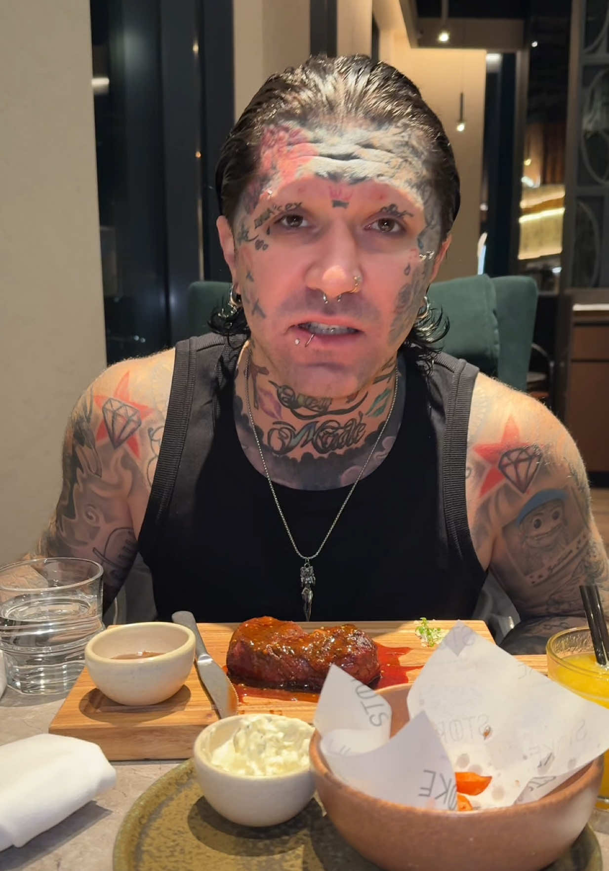 Мы кушаем стейк пэпэ фаа 🥩  кто так может шнейне? кхе кхе! Мы на дорогом втфаа🤩 ТГШКА:ГАНВЕСТ