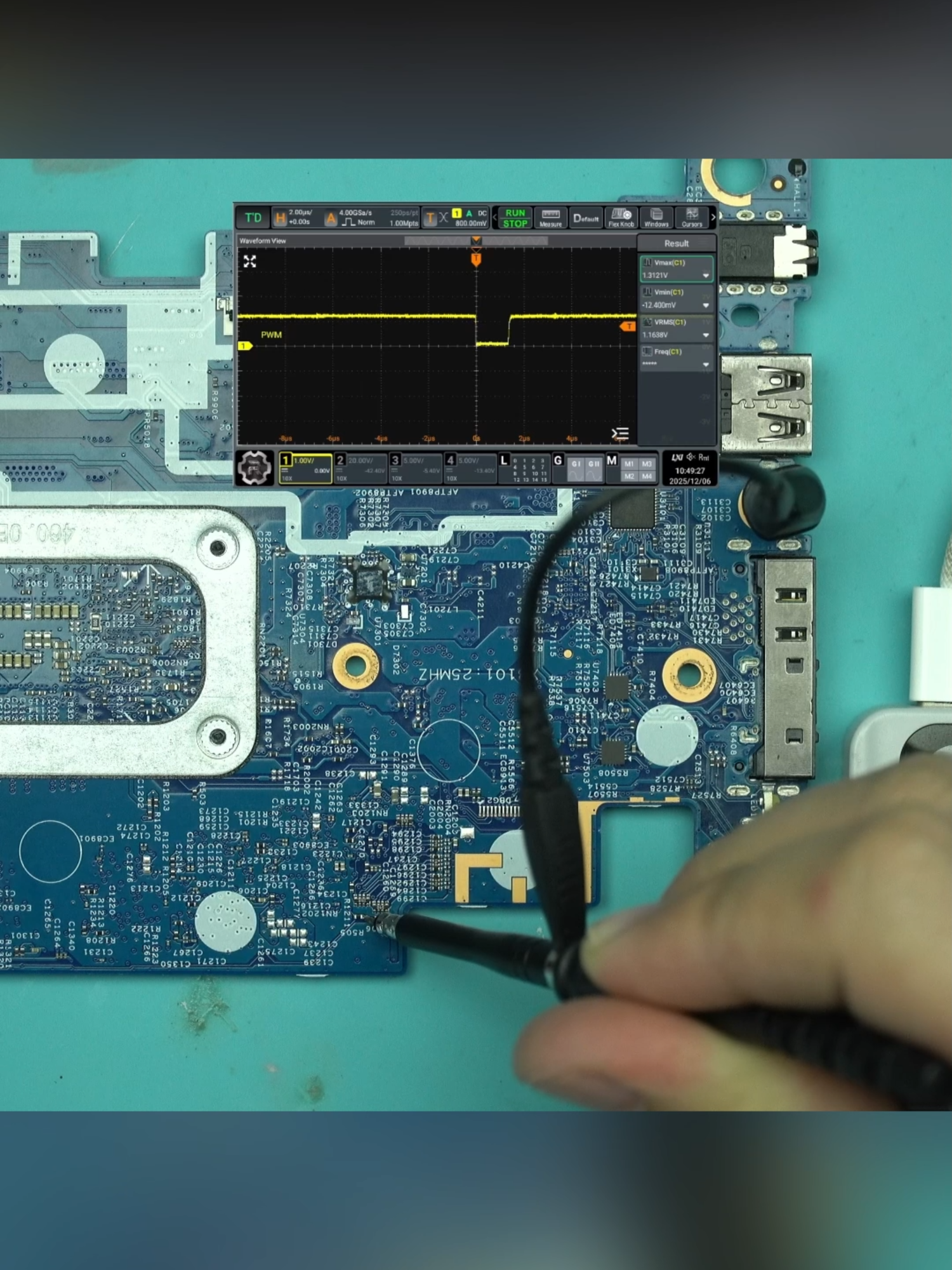 2 thợ trả về báo lỗi CPU nhưng thực tế nó lại lỗi Ram. Khò, hàn thì thợ nào cũng biết, thay chip khó đến mấy luyện mãi cũng thành công nhưng muốn trở thành thợ hiểu sâu về cấu trúc bạn cần hiểu hết những tiểu tiết. Hôm nay tôi sẽ chỉ cho các bạn cách sửa máy đủ nguồn không chạy, xác định chính xác vị trí linh kiện lỗi 1000% bằng lộ trình đo kiểm chính xác và rõ ràng. #huydonat #laptopgaming #laptopcu #laptopcugiare #hocsualaptop #hocsualaptoptphcm #sualaptop #sualaptopgaming