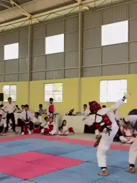 Hơi giãn khớp háng r đó☺️#CapCut #taekwondo #highlight #viral 
