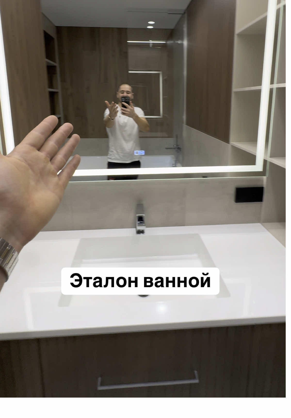 Зацени, как мы спрятали кнопку смыва прямо в плитку. #ремонт #дизайн