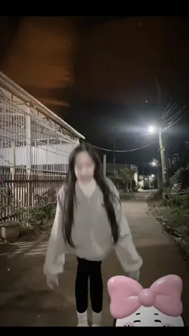 theo dòng sự kiện” hút chân không❌ quần quét đất✅”#xh #viral #xhtiktok #quanquetdat 