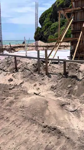 Tolong kepada pemerintah daerah segera hadir dilokasi ini karna terjadi lagi ada bikin kolam renang di pesisir patai di serangan selong belanak #pyplombok 