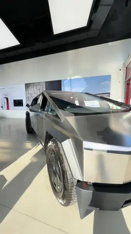 Petit tour de Tesla cybertruck GRATUIT ! ##fyp##us##tesla##pourtoiii##cibertruck 