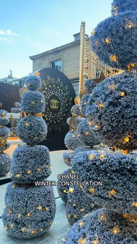 @chanel.beauty are over in @Covent Garden to celebrate Christmas with their winter constellation 💫🌟 When I was there yesterday they had carol singers which sounded amazing 🥹 If you’re in Covent Garden pop your head in and see if there is anything fun going on in their installation.  #london #thingstodoinlondon #londonpopup #londonchristmas #chanel 