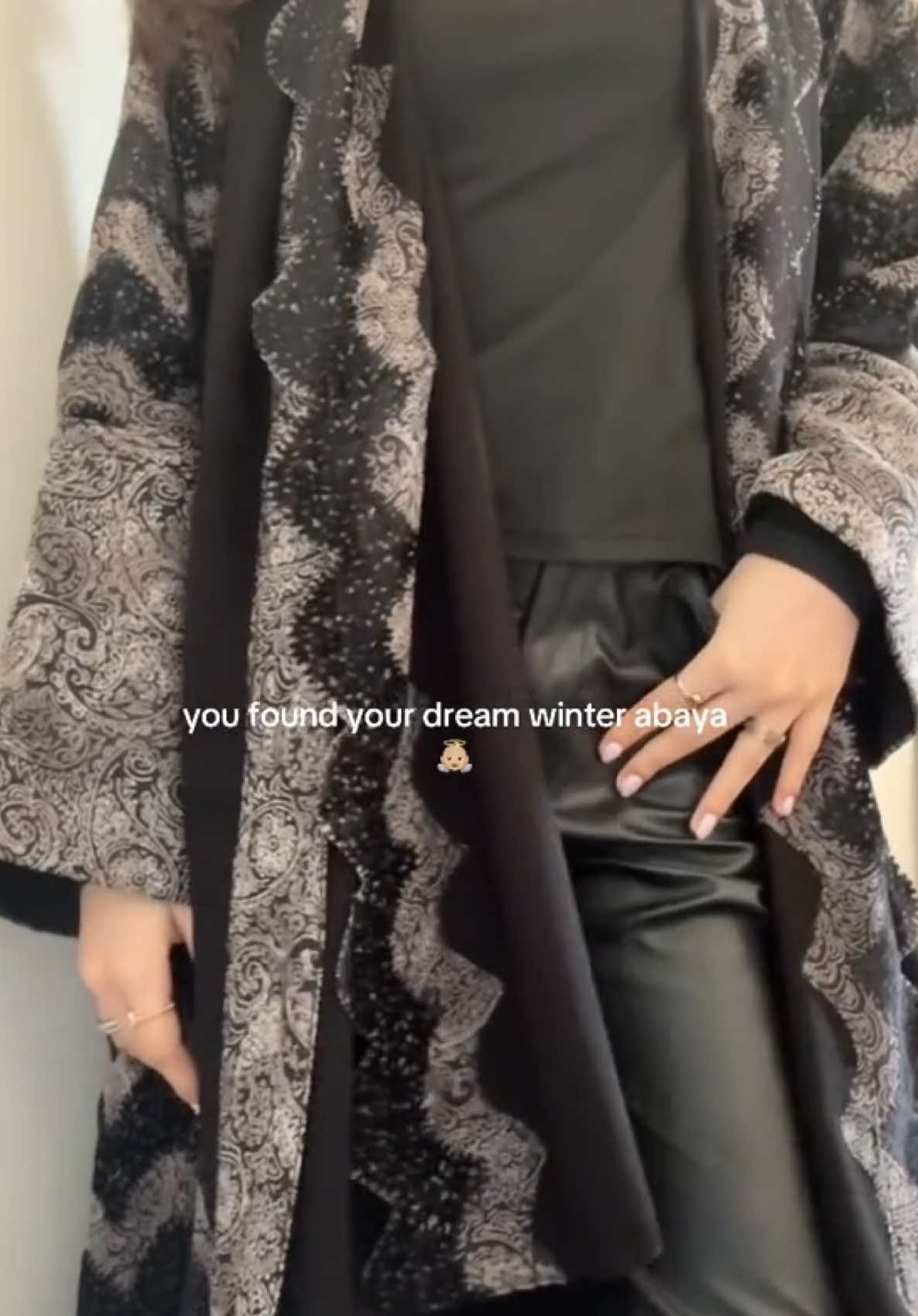 omg stop. this abaya is super cute 🤍🩶🖤@LAIL لَـيّل 