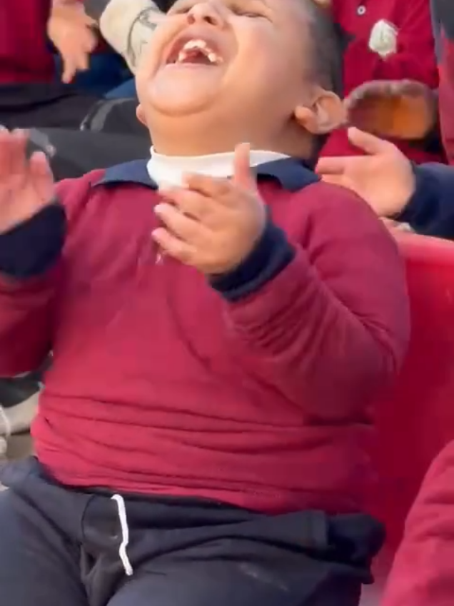 زياد أبو ضحكة جنان.. طفل كفيف من أسيوط يخطف الأنظاركميه جمال وفرحه متتوصفشي 😌♥♥♥♥♥♥♥♥