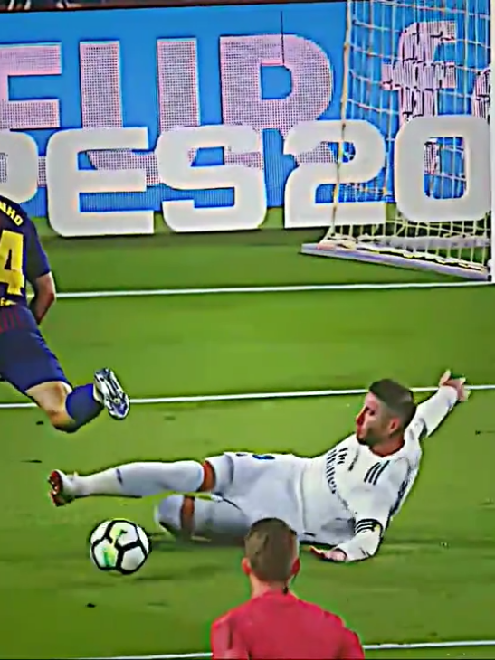 سجل راموس فجر اليوم اخر هدف له مع فريق مونتيري وهناك احتمالية بأن يعود لريال مدريد حتى نهاية الموسم الحالي 😢💔 ! .. #دايموند💎 #درافن⚜️ #راموس #تيم_ملوك_العالم 