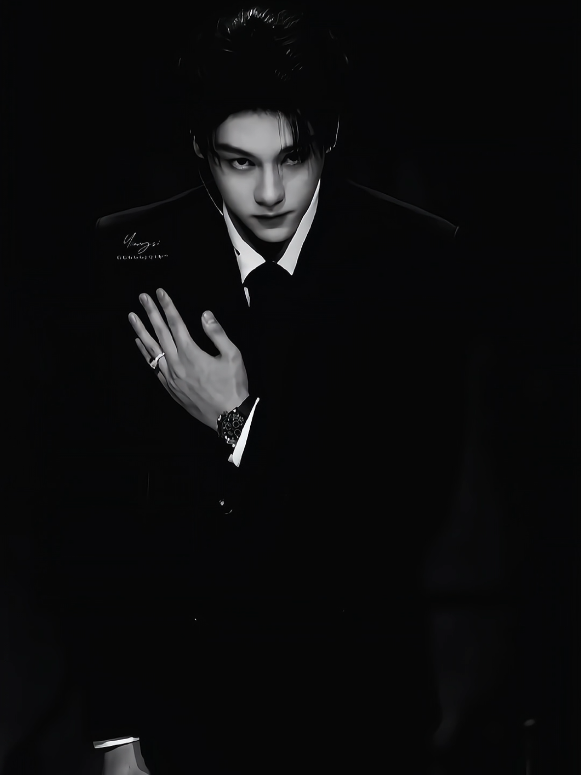 Tấm lưng thẳng tắp, phát biểu xong anh lùi ba bước - cúi người cung kính rồi quay trở vào trong. Đủ đàn ông 👍🏻#tianlei #tianxuning #revengedlove #nghịchái 