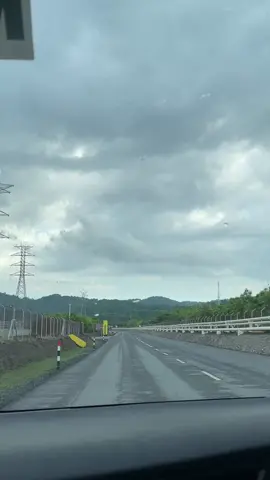 Utarakan isi hati di sini 🤏 #fyp #storytime #hujan #ammanmineralnusatenggara #sumbawa 