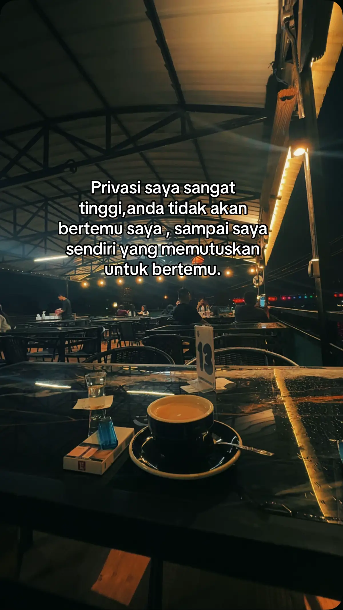 Seseorang yang tahu bagaimana menghargai privasinya akan sangat sulit ditemukan dalam segala macam kemungkinan kecuali dia sendiri yang memutuskan untuk bertemu  Orang lain akan menilainya sombong padahal yang terjadi adalah dia lebih memprioritaskan privasi pribadinya dibanding bertemu banyak orang untuk sekedar haha hihi atau berbicara basa basi penuh omong kosong dan kepalsuan 