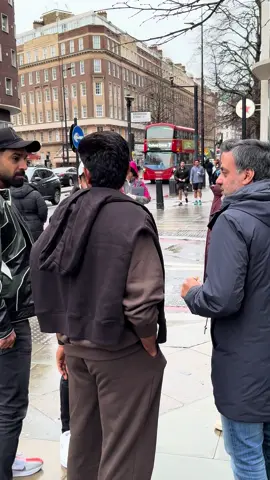 Babar Azam, Haris Rauf, Wasim Akram & Ali Zafar at Feya Cafe in London for PSL Lords show @𝗠𝘂𝗷𝘁𝗮𝗯𝗮 𝗔𝗹𝗶 𝗦𝗵𝗮𝗵 @Feya | Cafe & Restaurant 