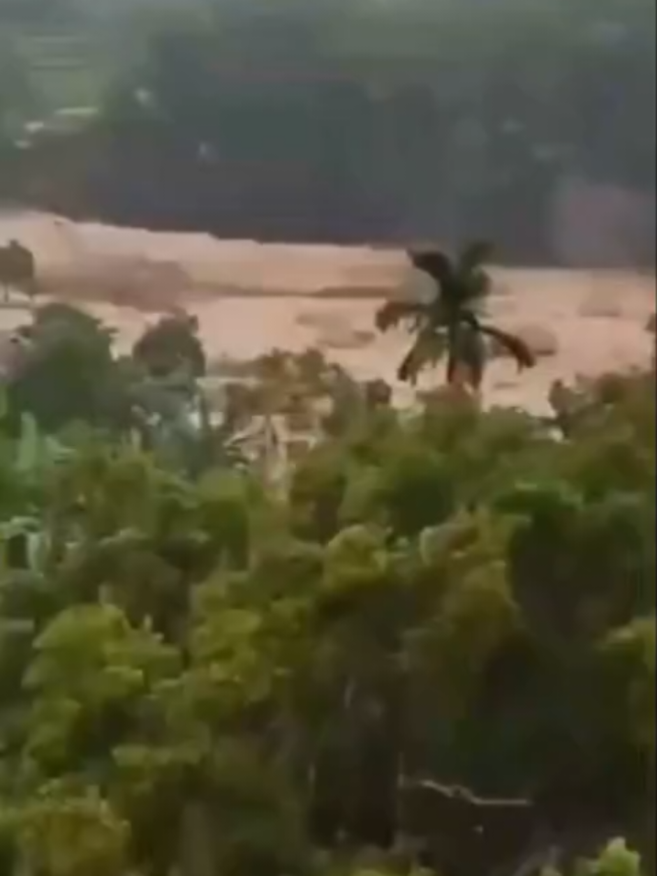 Bencana banjir bandang (galodo) kembali terjadi di Kawasan Malalak, Kabupaten Agam, Minggu (07/12/2025)