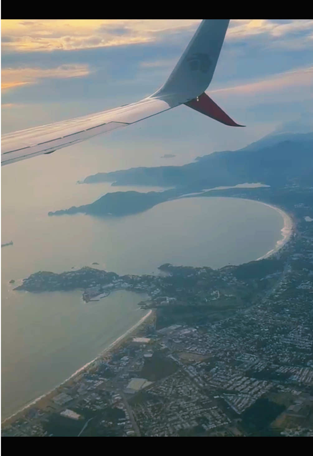 La vista desde el avión cuando llegas a Manzanillo #foryou #tiktok #manzanillo #mexico #aeromexico @Julio Núñez 