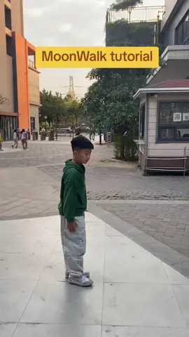 Teach you moonwalk #moonwalk #airwalk #tutorial #dancechallenge #dance 