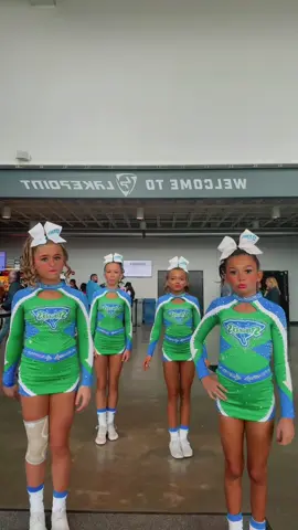 cheer sport 1 day! 💚💙 #cheer @claire_bear121.3 @chloegraham626 @just.avesx 