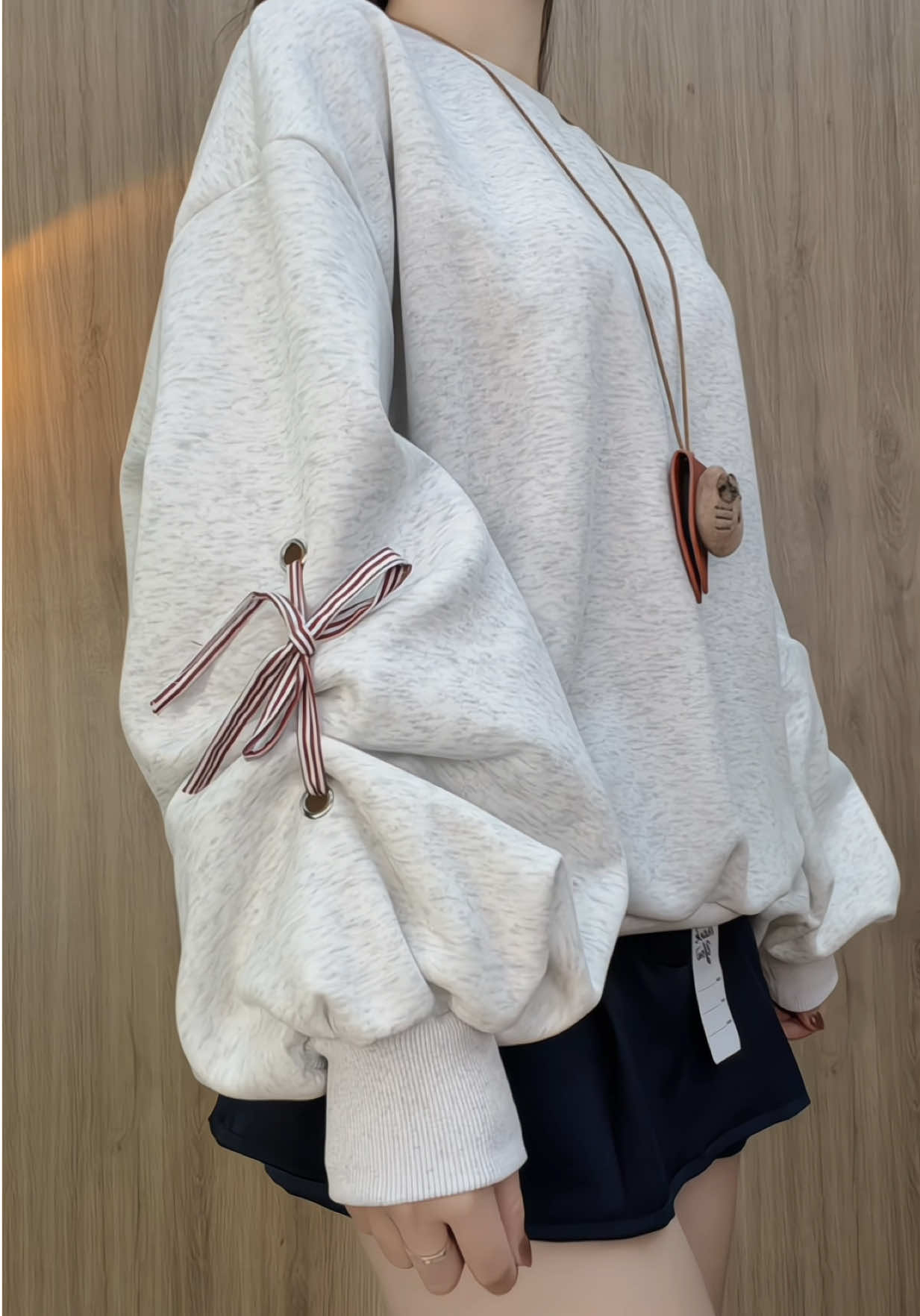 Áo nỉ tay bồng phối tay lạ mắt trẻ trung 