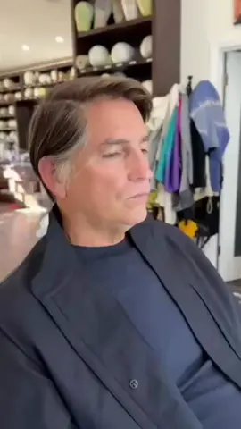 Não é que o Jim Caviezel ficou idêntico ao Presidente Bolsonaro? Jim vai interpretar Bolsonaro no filme Black Horse (o azarão) sobre a vida do nosso Ex-presidente. Ele interpretou Jesus em Paixão de Cristo e interpretou Tim Ballard no filme Sons da Liberdade. Não é só um excelente ator, mas um homem de caráter, valores e princípios.