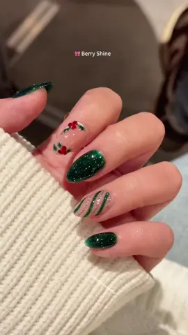 Christmas green 💚#christmas #pressonnails #christmasgiftideas #christmasnails #pressons 