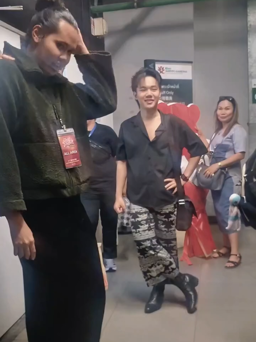 น้องลีโอกับพี่ไรอัลหลังจบคอน🥰🥰 Cr เพจ ศิรินาถ สิงห์งาม #ลีโออธิป #มนต์รักเพลงละคร #คุณพระช่วยสำแดงสด13 #คุณพระช่วย #เทรนด์วันนี้ 