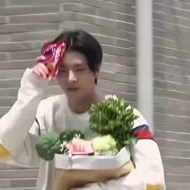 jake with belanjanya, ribet bgt aku liatnya🤏🏻😭 #jake #enhypen #fypp #foryouu 