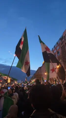 #سوريا🇸🇾 #يوم #التحرير #اليوم #الوطني #السوري #برلين #الشعب_الصيني_ماله_حل😂😂 @AYMAN_YUSUF 