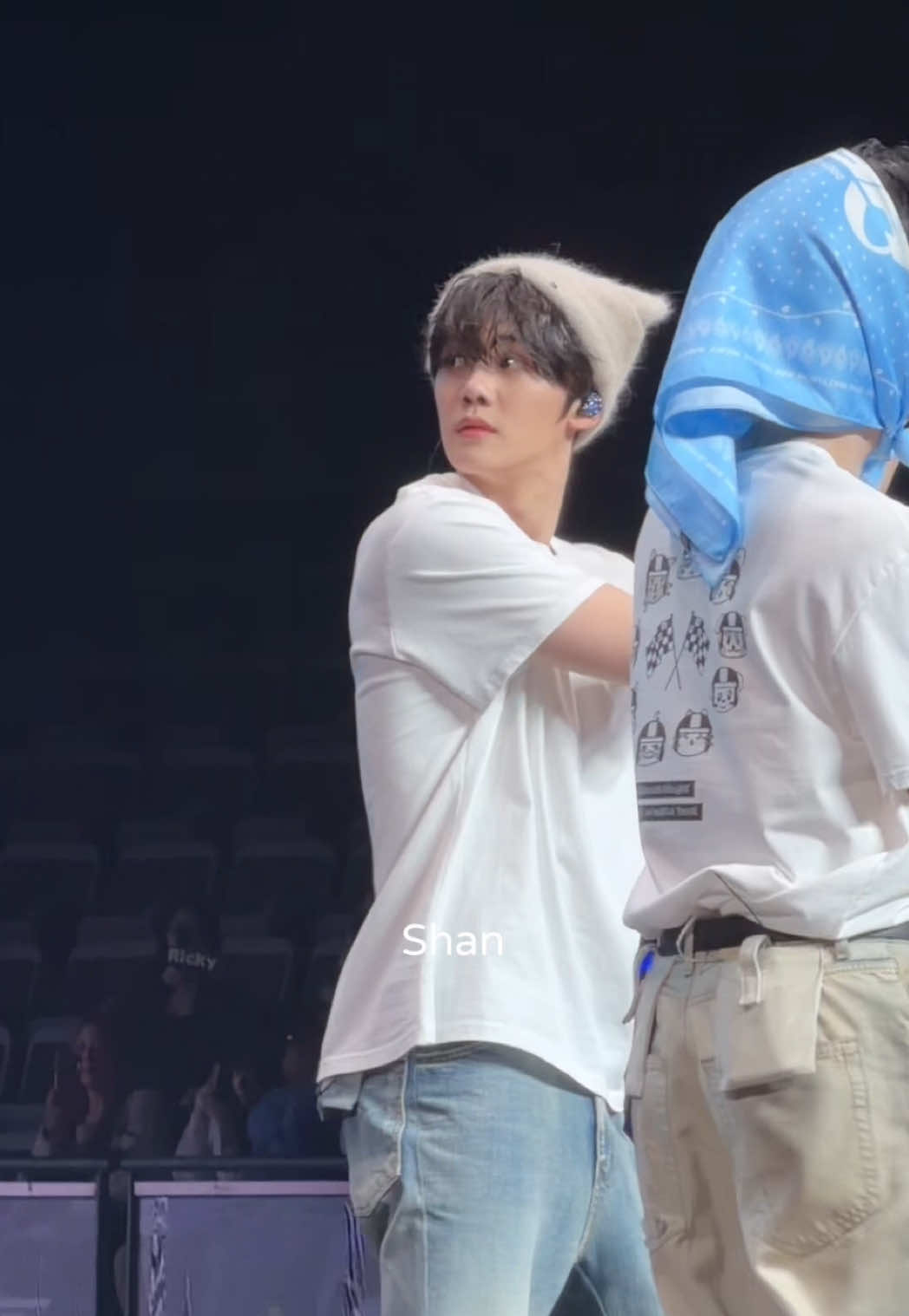 在看排字⋯⋯⋯⋯舞全靠肌肉記憶了😍 #zb1 #제로베이스원 #zerobaseone #zb1taipei 