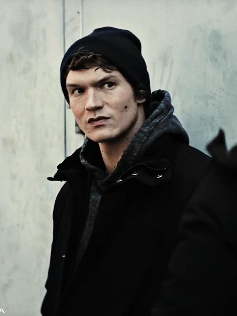 say ilya in moscow & evb ducking💯 | #heatedrivalry #ilyarozanov #connorstorrie ib 13eers