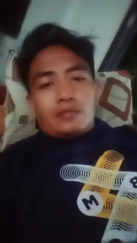 Di dalam kotak ada denyutan ikan yang terkurung, ia tidak berenang kencang, ia menyentuh dinding kaca lembut dengan sirip yang robek. #fypシ゚viral #fyppppppppppppppppppppppp 