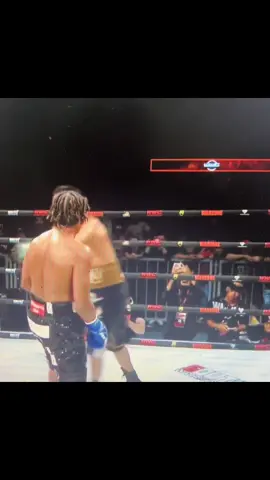 Main event warzone_championship kanda yusuf(MYR) vs yunus(Rupiah) Yunus menang dengan TKO.. pengadil ni lembab sikit la untuk stop kan game mujur yunus faham dan tak teruskan tumbukan yang last..huhu #fighter 