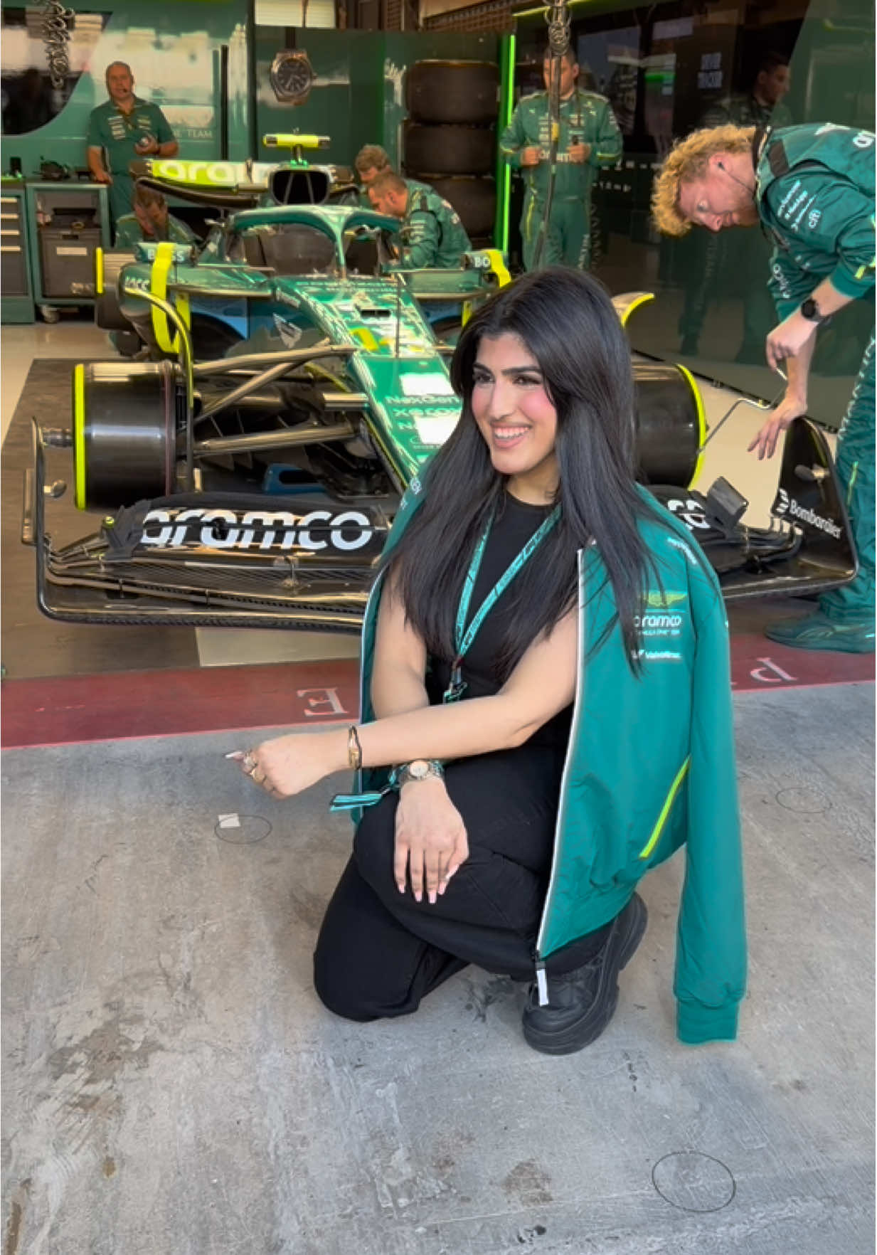 تخيلو سباق ال f1 مع @Elemisme  ، الشريك الرسمي للعناية بالبشرة مع @Aston Martin Aramco F1 Team 🥹♥️  