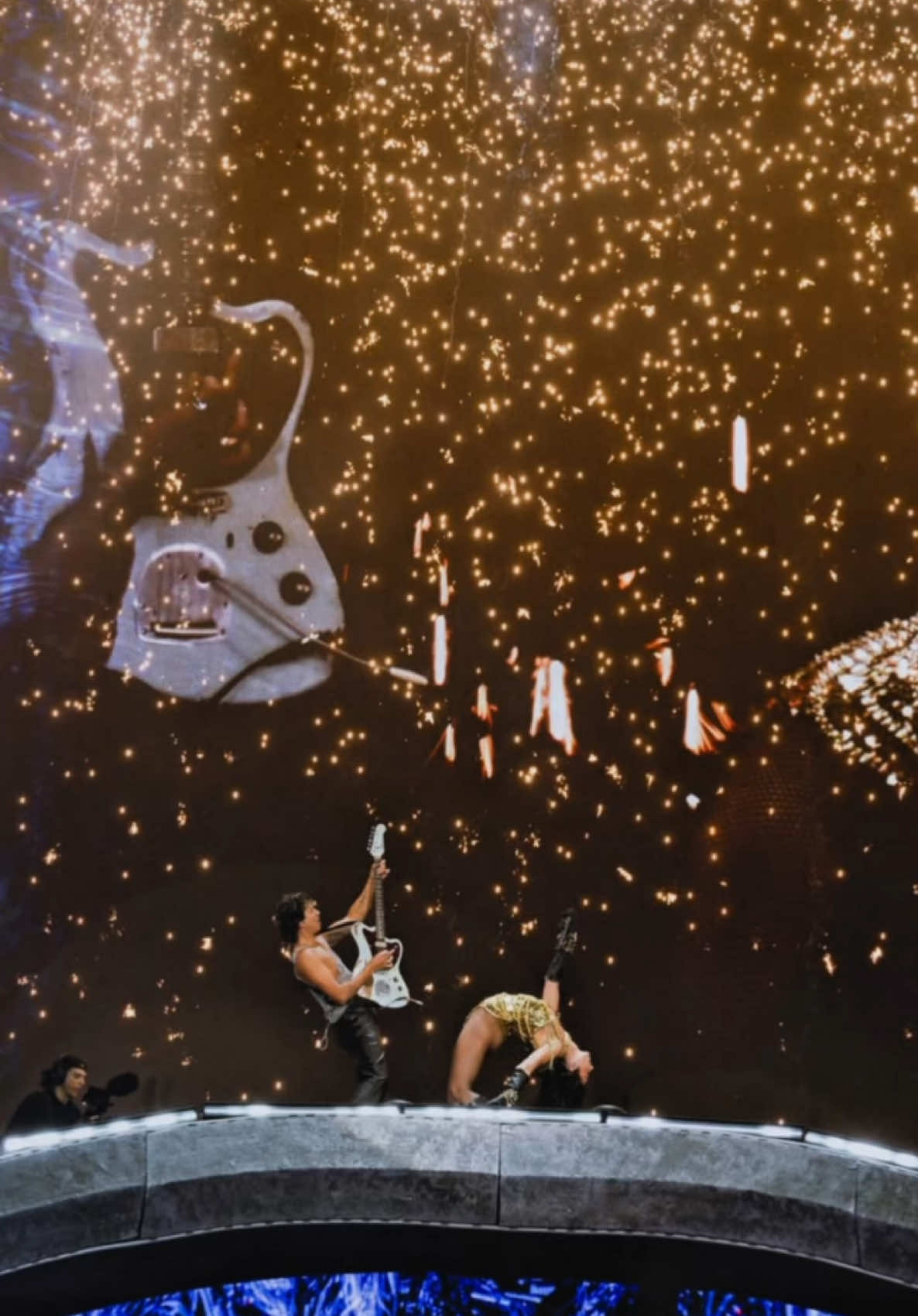 The end of an era 🌊 who knows baby, Radical Optimism could be forever! 💙 92 shows around the world, full of dance, music, tears, joy, and optimism ~ this is our happy ending 🥲 #RadicalOptimism #RadicalOptimismTour #DuaLipa 