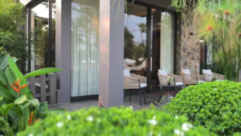 🌲🌲🌲 Căn dinh thự rừng rẻ quạt, sản phẩm độc bản từ nhà sáng lập Eco Park, đẹp, không gian xanh mát, gắn kết gia đình và cộng đồng tinh hoa ————————————————————— Liên hệ em Lộc. Hỗ trợ tham quan, trải nghiệm. Cảm ơn quý khách ! #ecopark #EcoRetreat #bietthurung #Retreatforest #ecolongan   