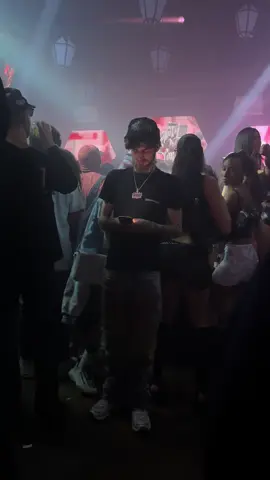 1900 Rugrat checking the weather at Art Basel Miami club event #fyp #xyzbca #1900rugrat #artbaselmiami #artbasel 