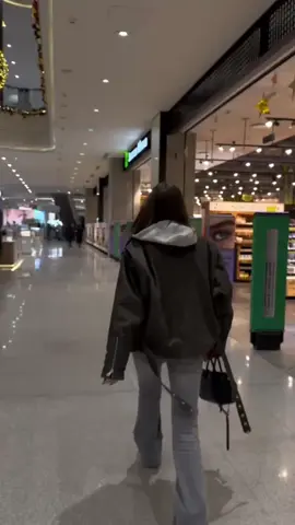 Обновляйте приложение Золотого Яблока и скорее выбирайте своего лаймиса! А чтобы обменять бьютисы на реальные товары, загляните в киоск!